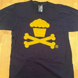 Johnny Cupcakes JC logo tee - Medium Navy w/ Yellow Crossbones
